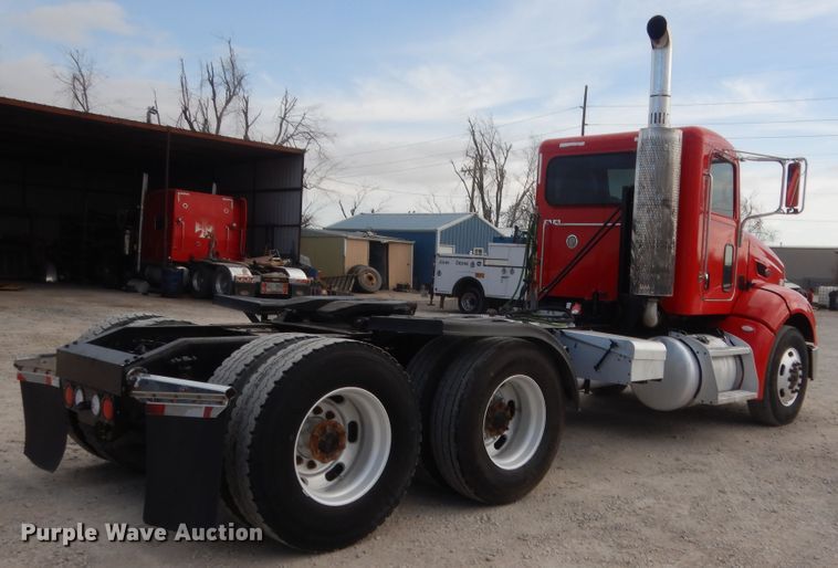 image for item HG9972 2008 Peterbilt 384  semi truck