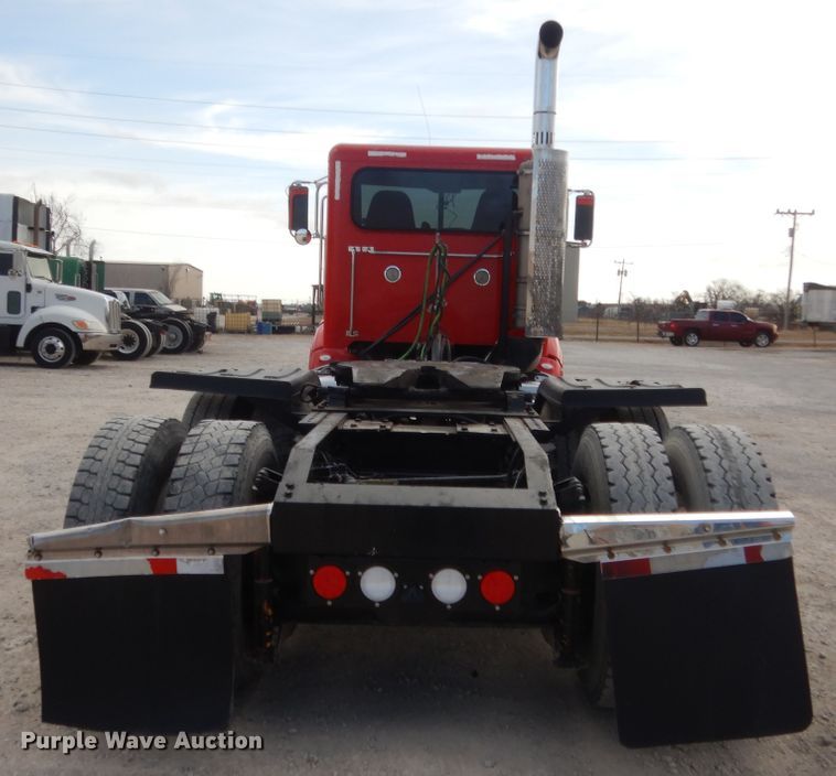 image for item HG9972 2008 Peterbilt 384  semi truck