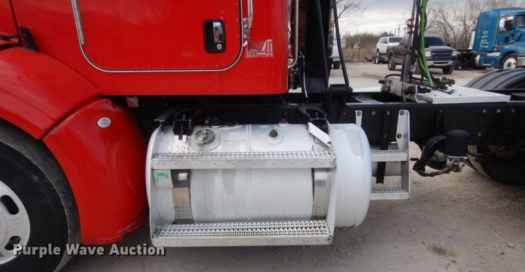 image for item HG9972 2008 Peterbilt 384  semi truck