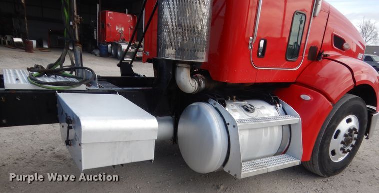 image for item HG9972 2008 Peterbilt 384  semi truck