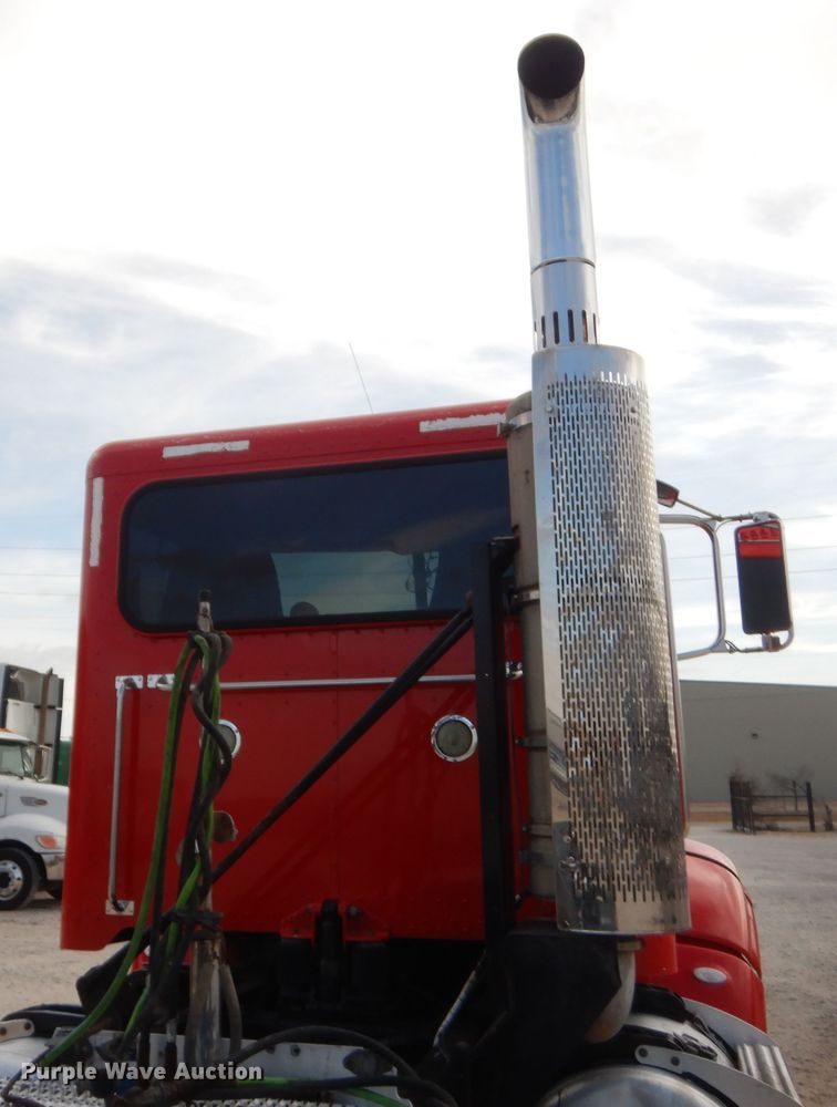 image for item HG9972 2008 Peterbilt 384  semi truck