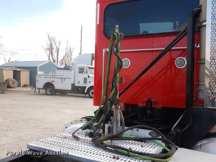 image for item HG9972 2008 Peterbilt 384  semi truck