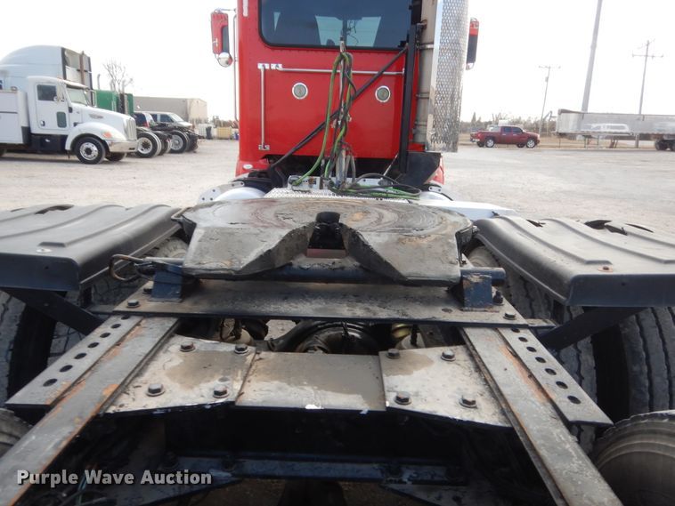 image for item HG9972 2008 Peterbilt 384  semi truck