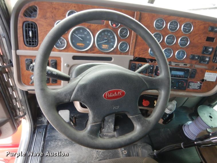 image for item HG9972 2008 Peterbilt 384  semi truck