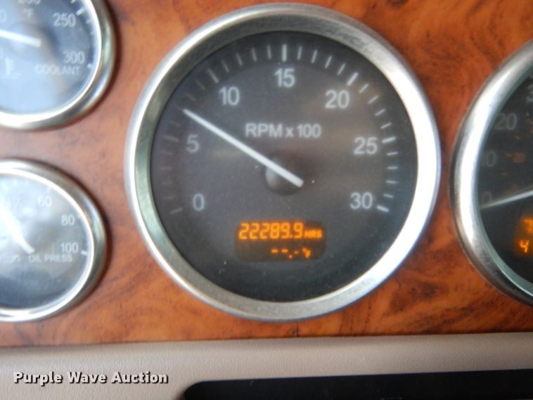 image for item HG9972 2008 Peterbilt 384  semi truck