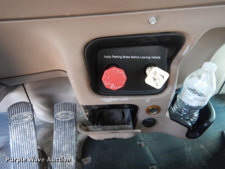 image for item HG9972 2008 Peterbilt 384  semi truck