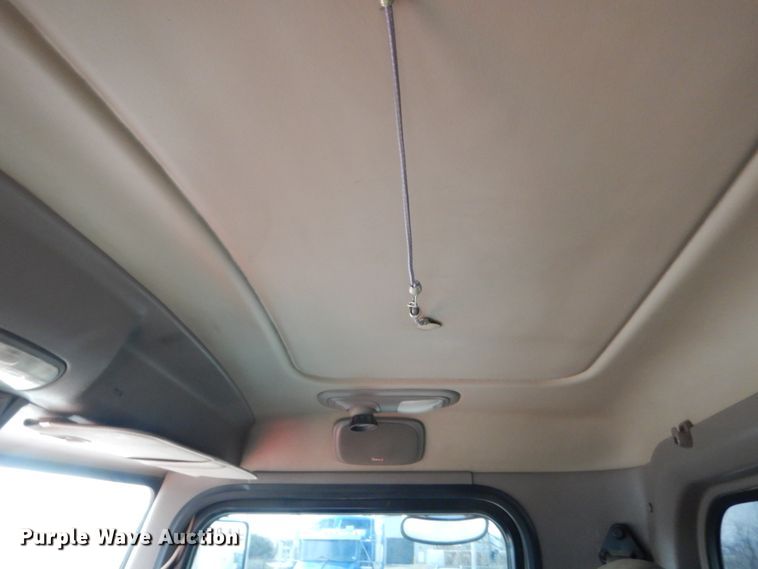 image for item HG9972 2008 Peterbilt 384  semi truck