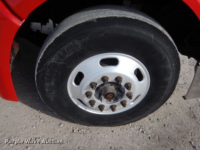 image for item HG9972 2008 Peterbilt 384  semi truck