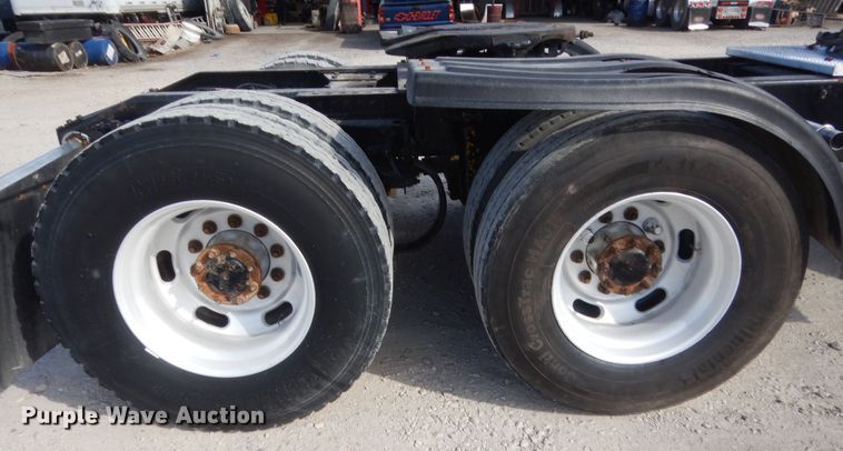 image for item HG9972 2008 Peterbilt 384  semi truck