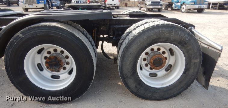 image for item HG9972 2008 Peterbilt 384  semi truck