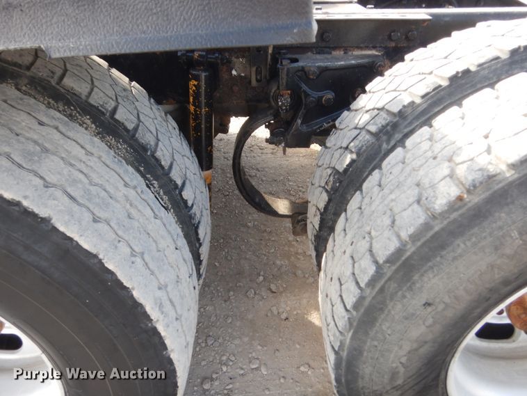 image for item HG9972 2008 Peterbilt 384  semi truck