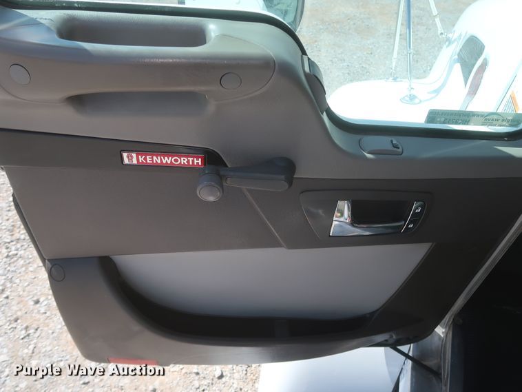 image for item HK9713 2012 Kenworth T370  box truck