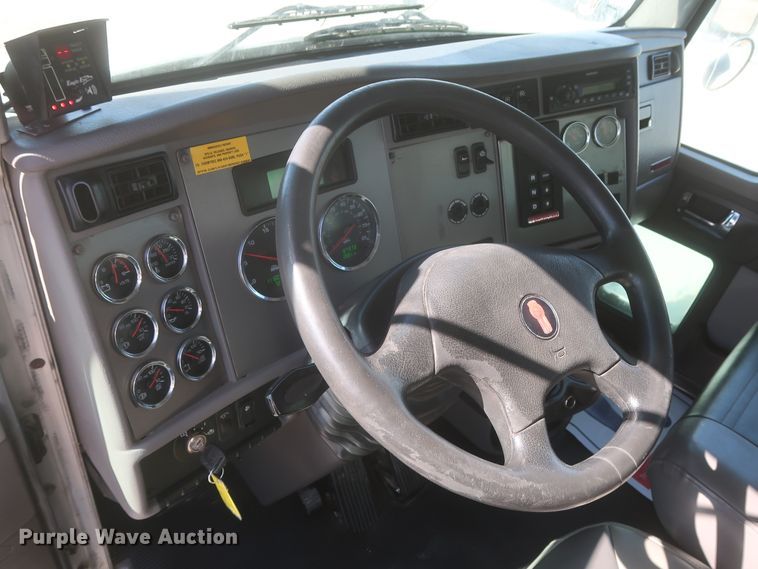 image for item HK9713 2012 Kenworth T370  box truck