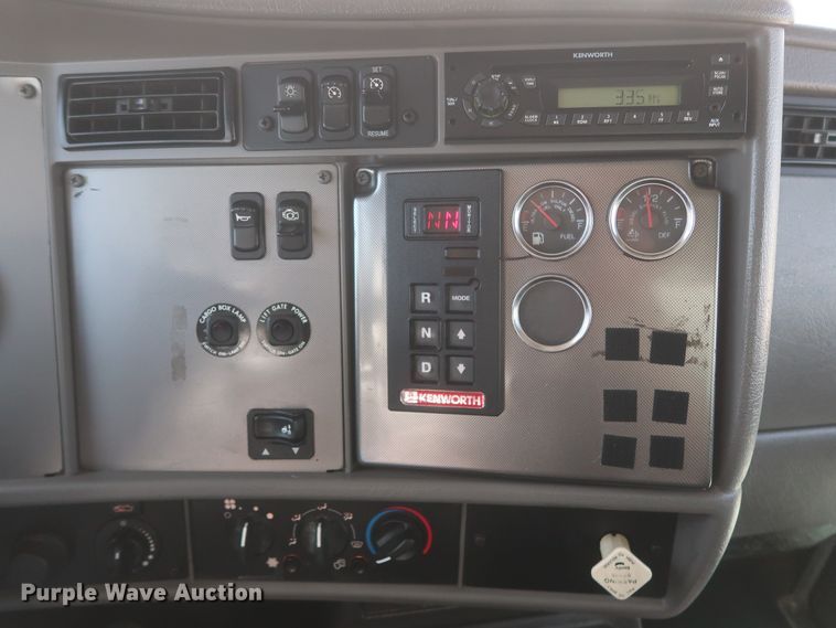 image for item HK9713 2012 Kenworth T370  box truck