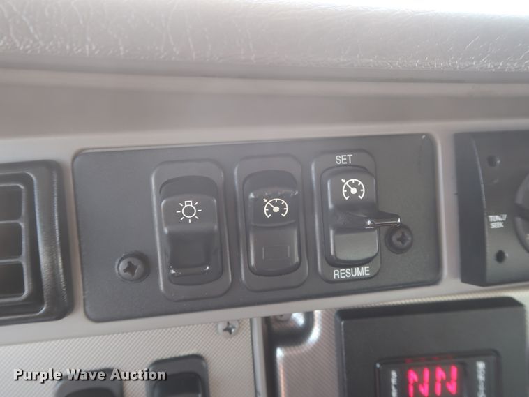 image for item HK9713 2012 Kenworth T370  box truck