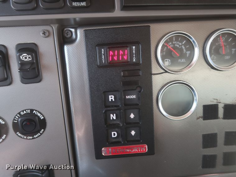 image for item HK9713 2012 Kenworth T370  box truck