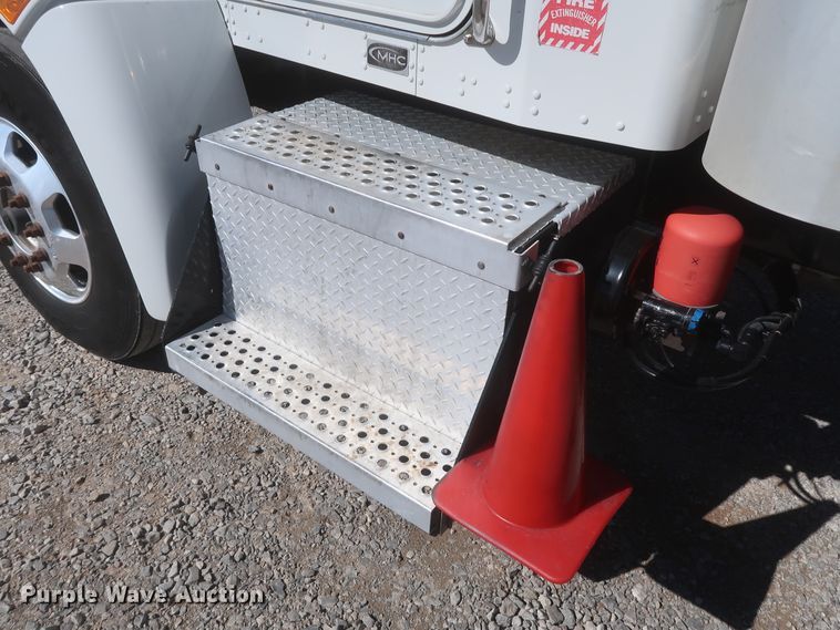 image for item HK9713 2012 Kenworth T370  box truck