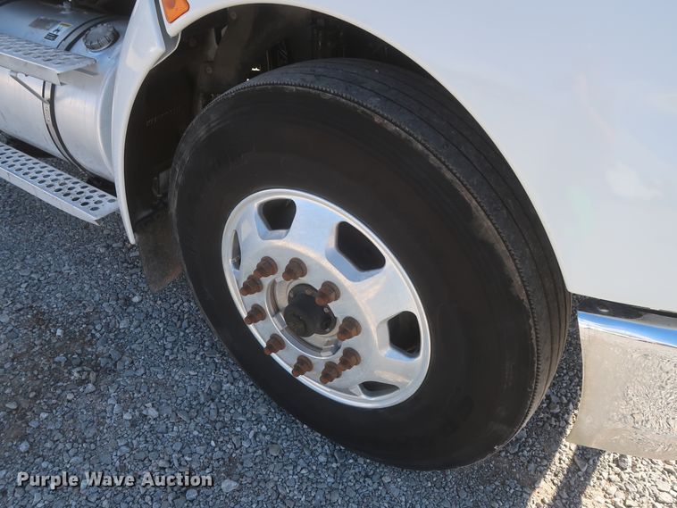 image for item HK9713 2012 Kenworth T370  box truck