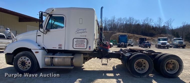 image for item HR9477 2006 Freightliner Columbia  semi truck