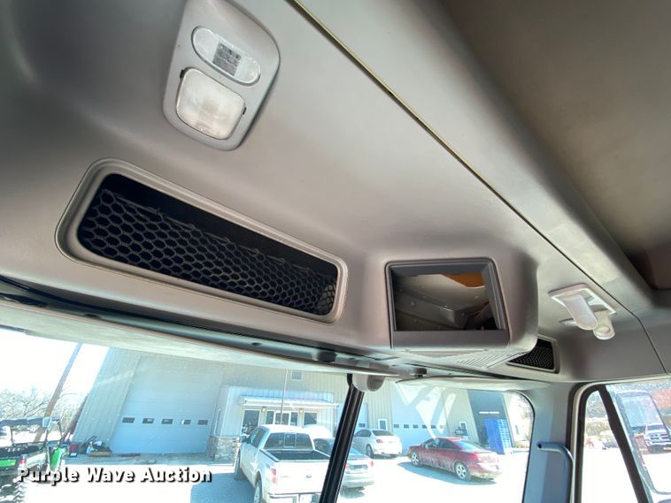 image for item HR9477 2006 Freightliner Columbia  semi truck