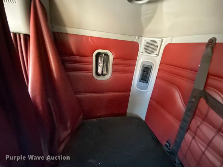 image for item HR9477 2006 Freightliner Columbia  semi truck