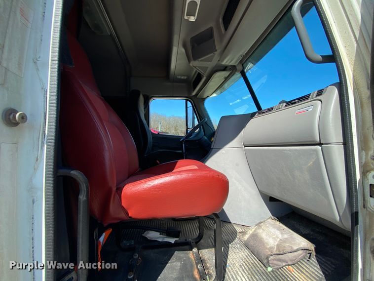 image for item HR9477 2006 Freightliner Columbia  semi truck