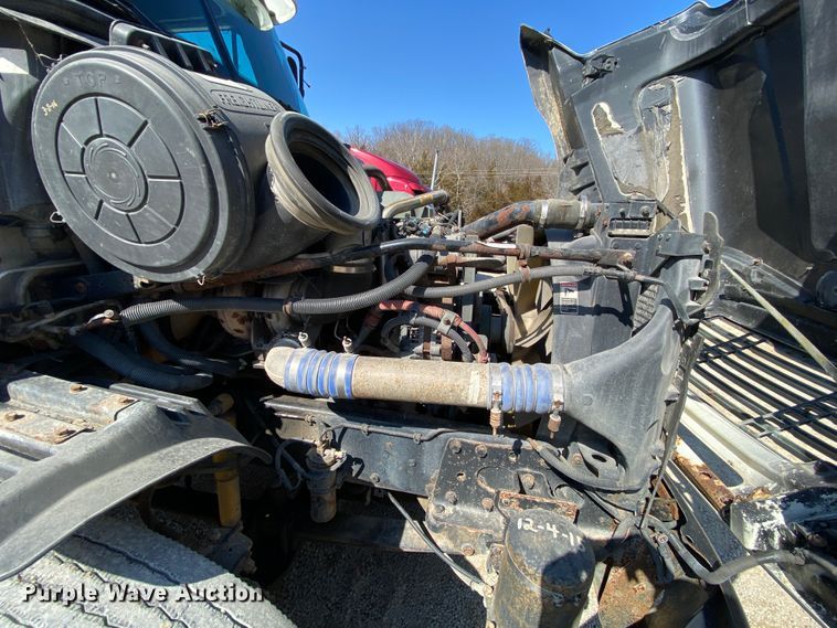 image for item HR9477 2006 Freightliner Columbia  semi truck