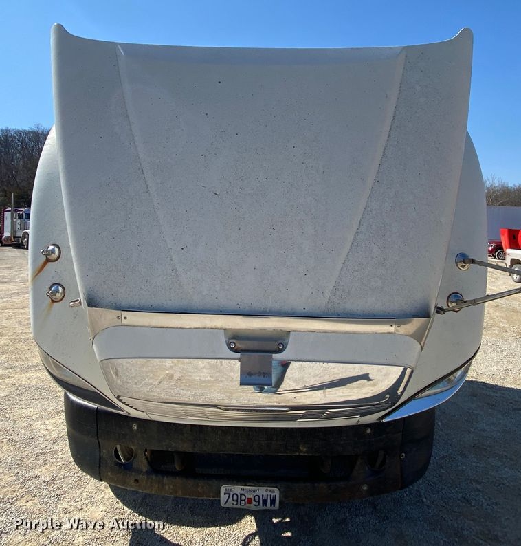 image for item HR9477 2006 Freightliner Columbia  semi truck