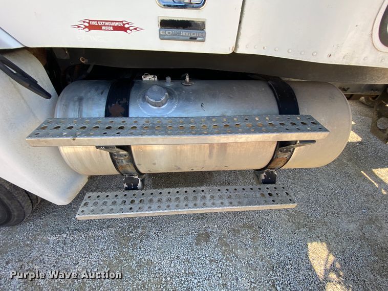 image for item HR9477 2006 Freightliner Columbia  semi truck