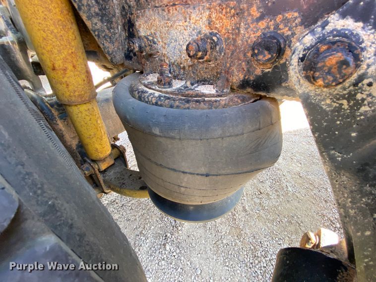 image for item HR9477 2006 Freightliner Columbia  semi truck