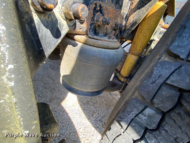 image for item HR9477 2006 Freightliner Columbia  semi truck