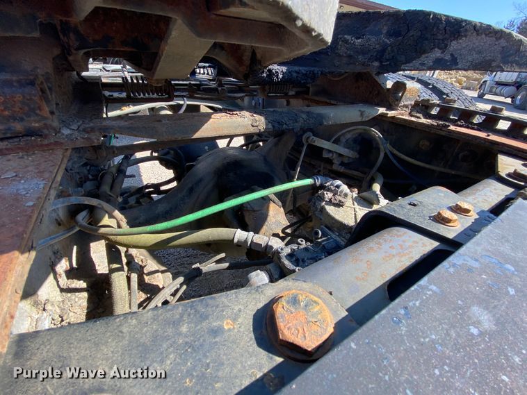 image for item HR9477 2006 Freightliner Columbia  semi truck