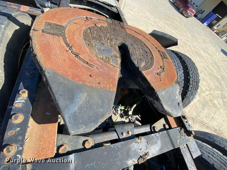 image for item HR9477 2006 Freightliner Columbia  semi truck