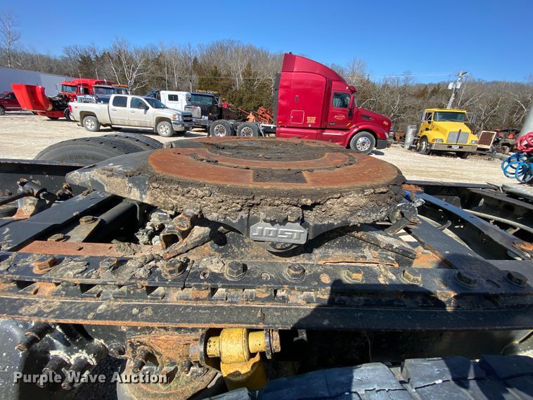 image for item HR9477 2006 Freightliner Columbia  semi truck