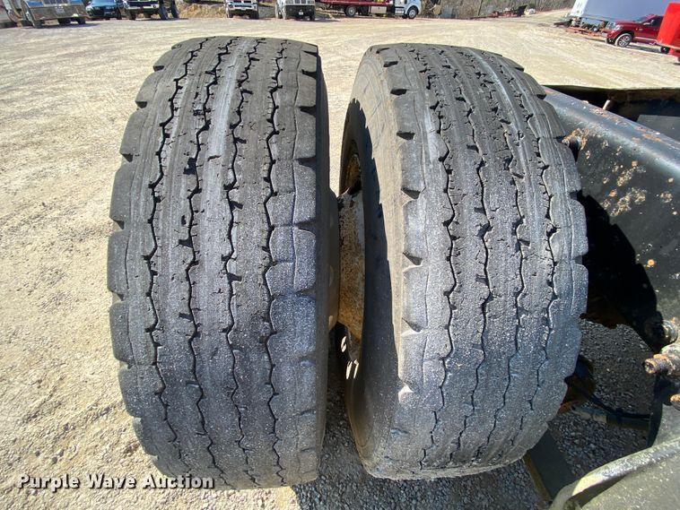 image for item HR9477 2006 Freightliner Columbia  semi truck