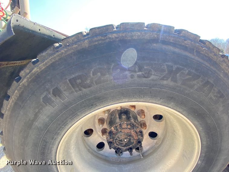 image for item HR9477 2006 Freightliner Columbia  semi truck