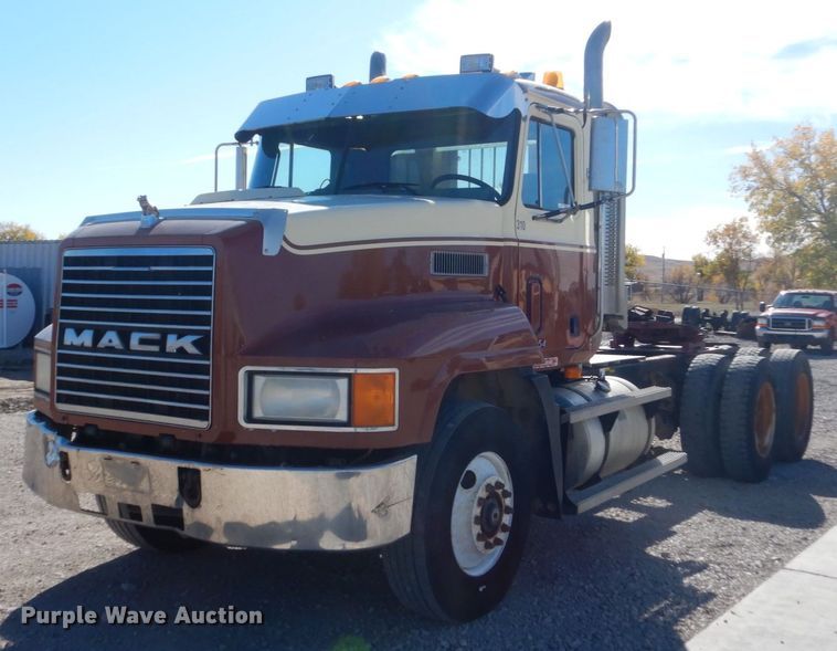 image for item HS9365 1998 Mack CH613  semi truck