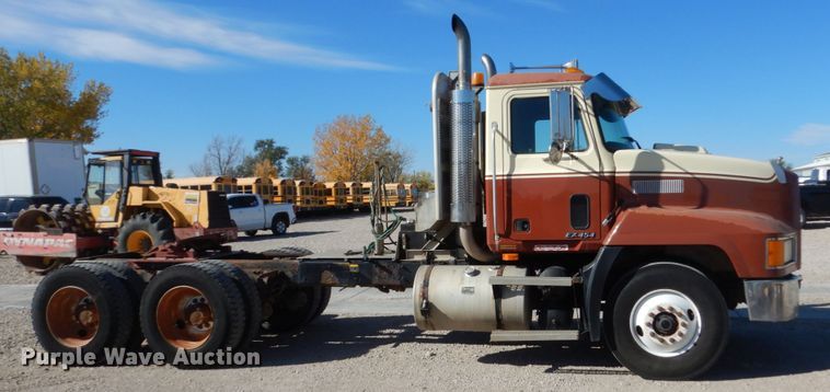 image for item HS9365 1998 Mack CH613  semi truck