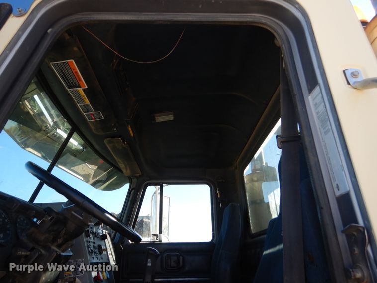 image for item HS9365 1998 Mack CH613  semi truck