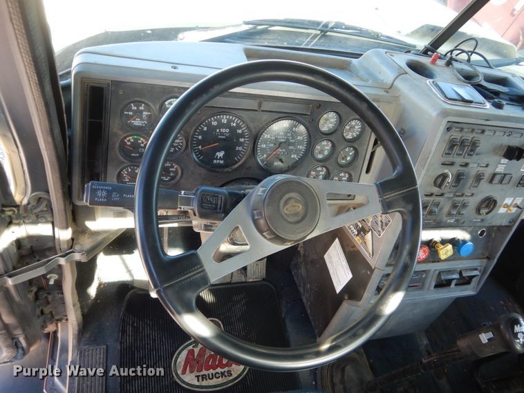 image for item HS9365 1998 Mack CH613  semi truck