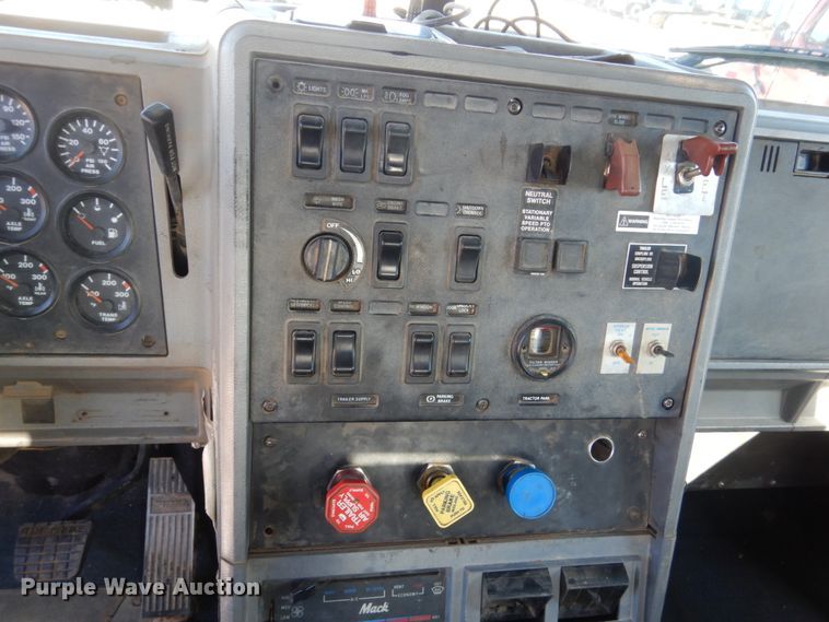 image for item HS9365 1998 Mack CH613  semi truck