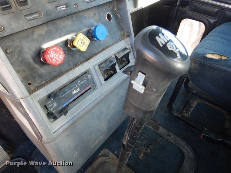 image for item HS9365 1998 Mack CH613  semi truck