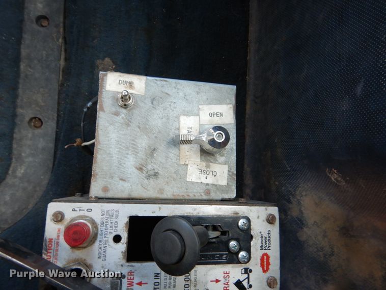 image for item HS9365 1998 Mack CH613  semi truck