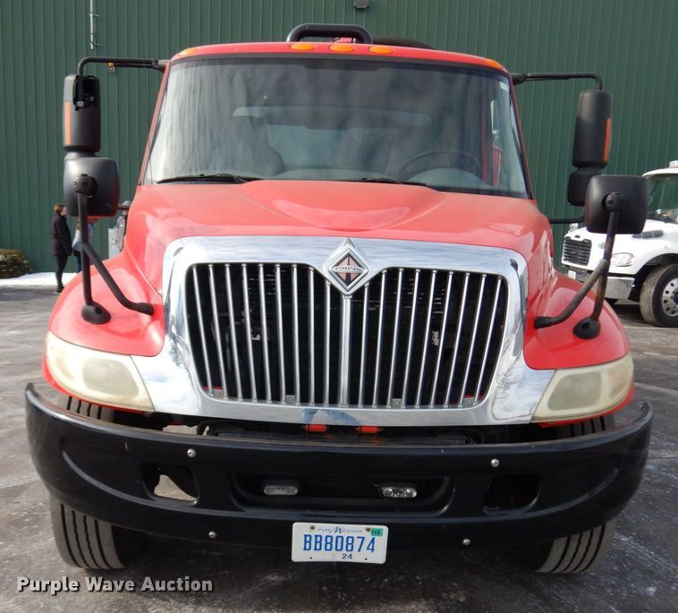 image for item HX9561 2007 International 4400  tank truck