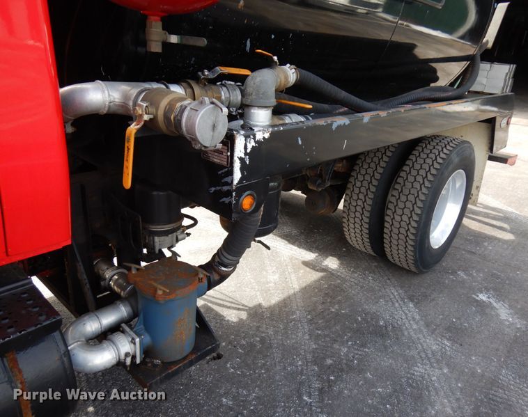 image for item HX9561 2007 International 4400  tank truck