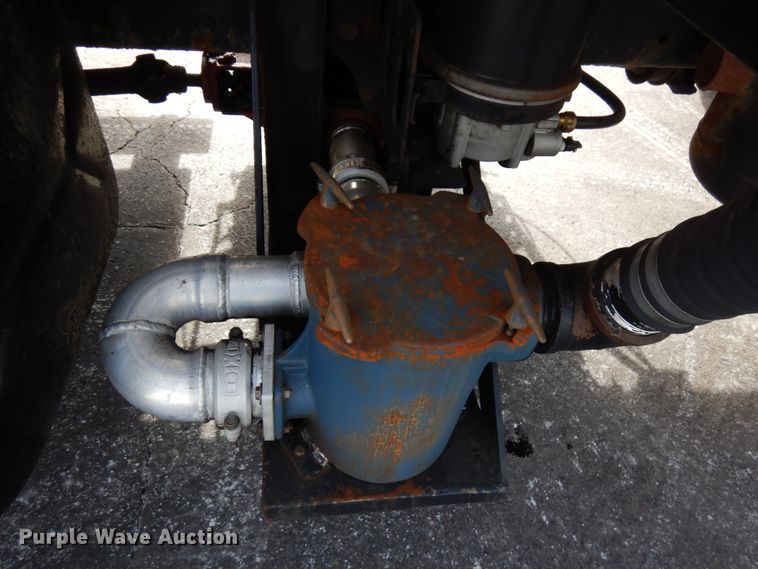 image for item HX9561 2007 International 4400  tank truck