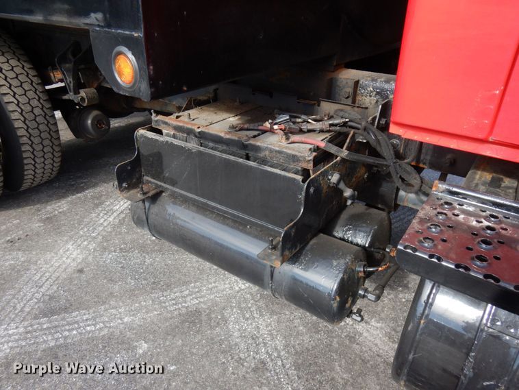 image for item HX9561 2007 International 4400  tank truck