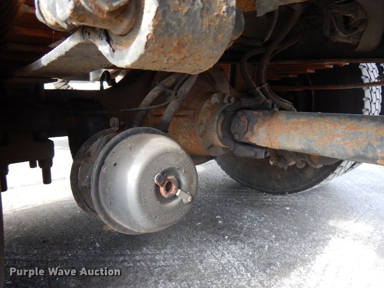 image for item HX9561 2007 International 4400  tank truck