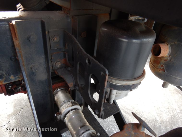 image for item HX9561 2007 International 4400  tank truck