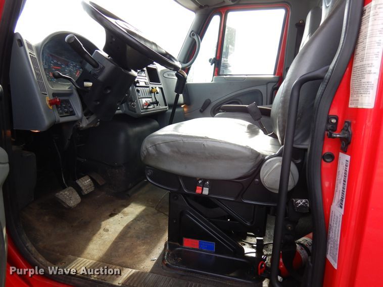 image for item HX9561 2007 International 4400  tank truck